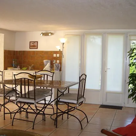 Agreable Location Au Coeur Du Vignoble Dominici Therese Patrimonio Room photo