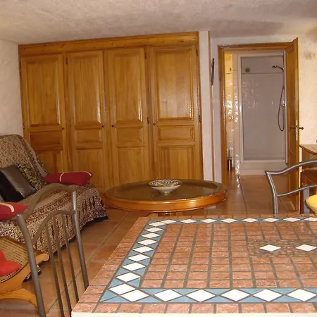 Agreable Location Au Coeur Du Vignoble Dominici Therese Patrimonio Room photo